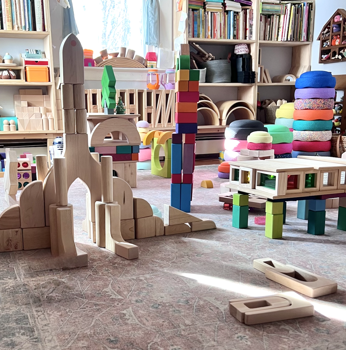 Does the Grimm's Large Stepped Pyramid work with Unit Blocks?